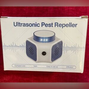 Ultrasonic Pest Repeller - White & Blue